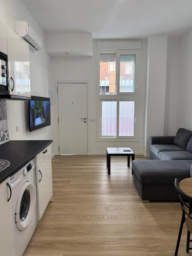 APARTAMENTOS ZONA 2 justo al lado de la ESTACIÓN DE TREN Y BUS MARÍA ZAMBRANO