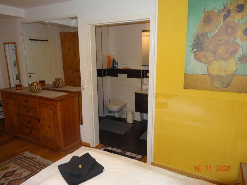 a room with a bathroom with a sink and a toilet at Kleine Einliegerwohnung- komfort Home! in Lahnau