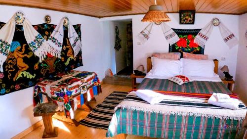 a bedroom with a bed in a room at Căsuța Floarea Reginei in Borşa