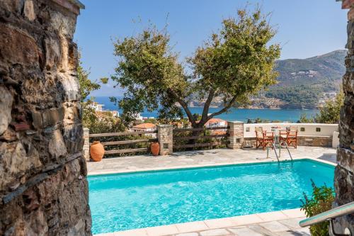 Skopelos luxurious villa "Aloupi"