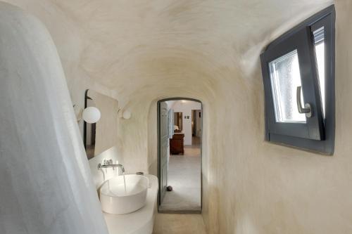 Skala Traditonal Cave House