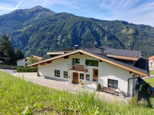 Apartments Amelie -2- mit Wallbox für ihr E-Auto und Garage für 2 Motorräder