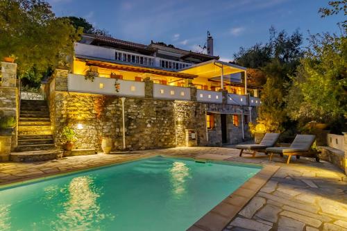 Skopelos luxurious villa "Aloupi"