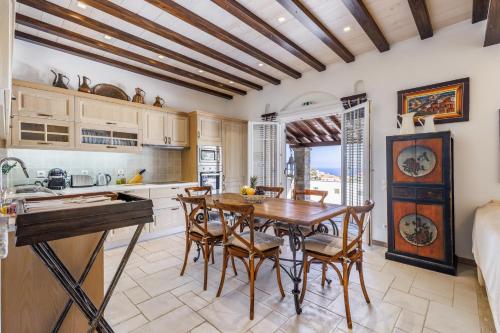 Skopelos luxurious villa "Aloupi"