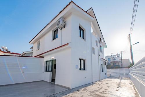 TelMar White House - 100m from the Sea