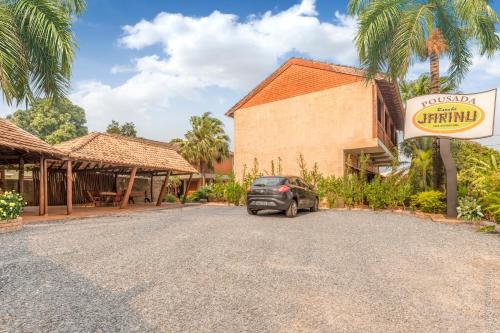 a car parked in front of a building at Pousada Rancho Jarinu in Bonito
