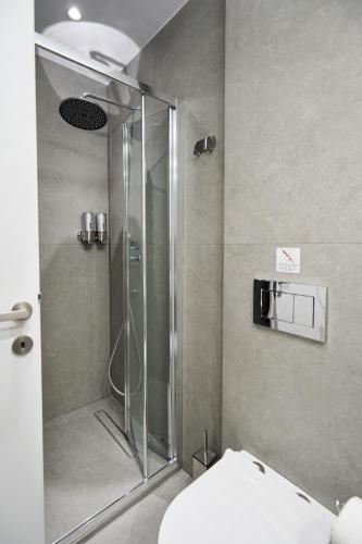 Thalpos 4 Chic apartment Centrally Located