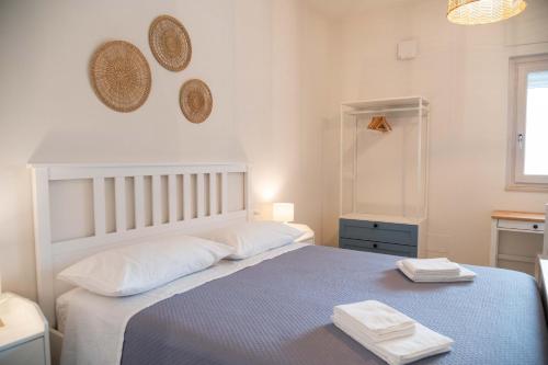 a bedroom with a bed with two towels on it at Moderno Mediterraneo in Alberobello