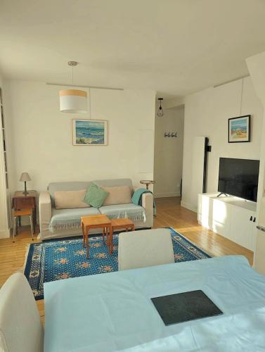 2 rooms, 6th arrondissement, bright, view of Invalides