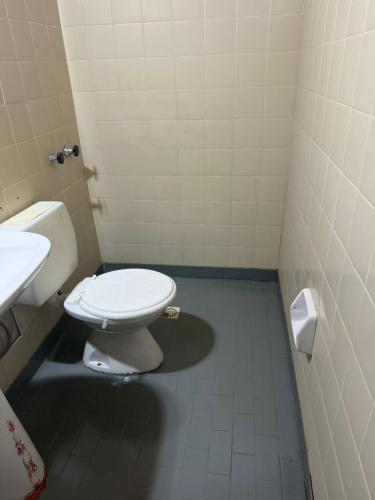 a bathroom with a toilet and a sink at Bracco in Chos Malal