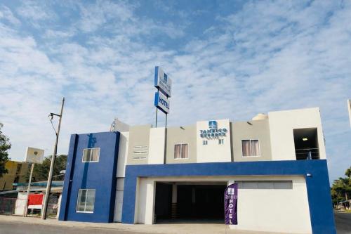 a blue and white building with a sky at HOTEL TAMPICO EXPRESS MORALILLO in Tampico
