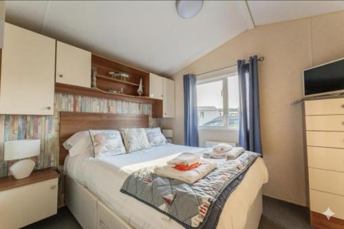 a bedroom with a bed with towels on it at Captain's Quarters B67 in Brixham