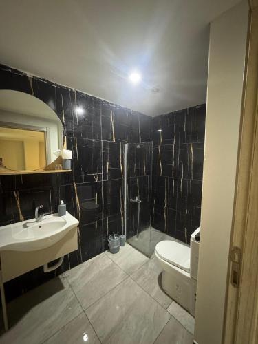 a bathroom with a sink and a toilet at Suiton6 apart otel in İhsaniye