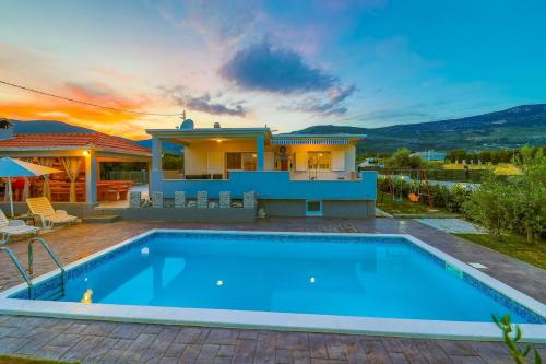 Ana-Lea Holiday house with private pool near Split