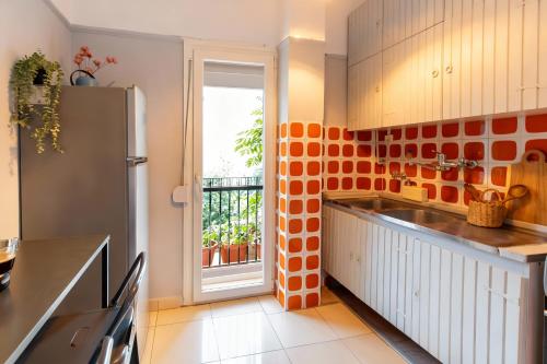 Chic 2BR Central Apartment With Balcony