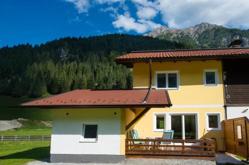a yellow house with a red roof at Saghäusl in Mitterkleinarl