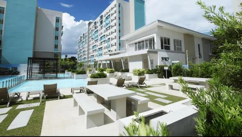 Gallery Detail: Cozy City Stay Free Pool Gym Access Piapi Precios Actualizados