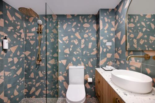 a bathroom with a toilet and a sink at Swiss-Belhotel Woolloongabba, Brisbane in Brisbane