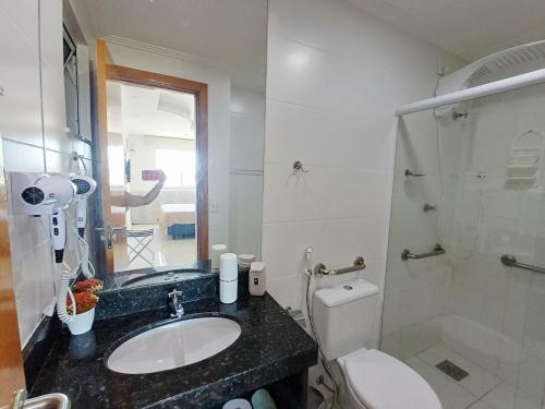 a bathroom with a sink and a toilet and a shower at Sunset World, Le Bon Vivant Arraial do Cabo - Vista mar, ar condicionado e wifi in Arraial do Cabo