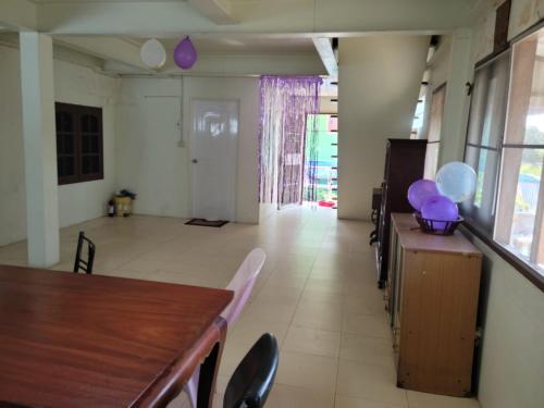 a dining room with a table and purple balloons at Kitti Homestay in Phra Nakhon Si Ayutthaya