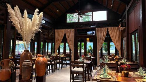 La Lua Resort Ninh Binh — Restaurant/places to eat
