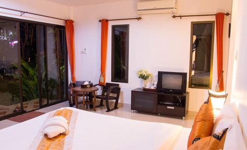 Postel nebo postele na pokoji v ubytování Pranburi Cabana Resort