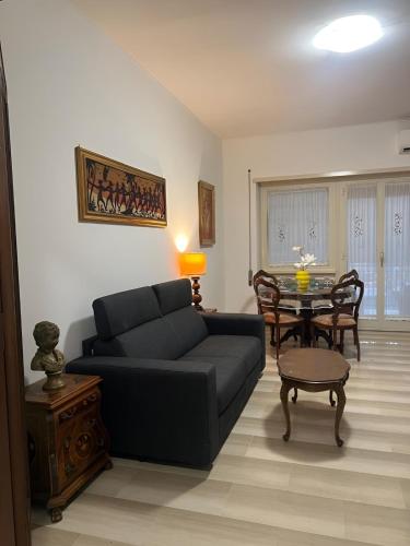 Sunny 2BR near Vatican , AC , Bus 98 Direct centre Roma