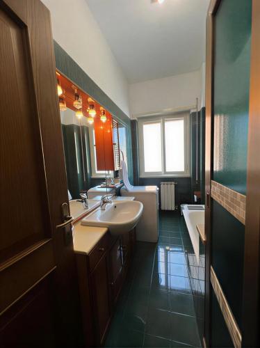 Sunny 2BR near Vatican , AC , Bus 98 Direct centre Roma