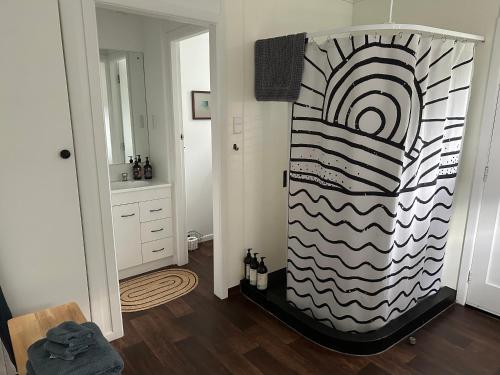 Kupatilo u objektu Koowai - The song of nature - double ensuite room set within extensive gardens