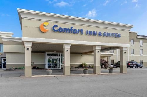 a monitor inn and suites sign on the front of a building at Comfort Inn & Suites Triadelphia - Wheeling in Triadelphia