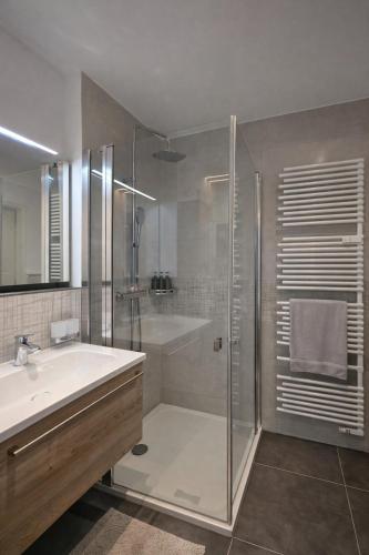 a bathroom with a shower and a sink and a tub at ErzZeit Urlaub mit Weitblick in Schwarzenberg/Erzgebirge