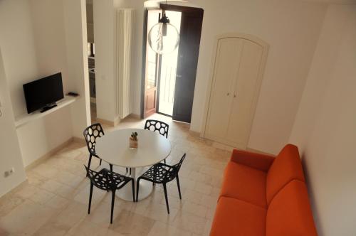 a living room with a table and chairs and a couch at Porta Barsento in Putignano