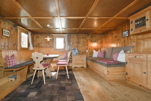 a living room with a table and chairs in a tiny house at UNSER VORSÄSS - Klausberg in Schwarzenberg