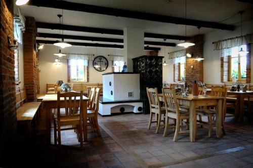 a kitchen and dining room with tables and chairs at Starý Svět in Wotitz
