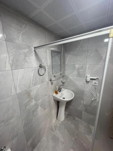 a bathroom with a sink and a shower at Ceylan otel in Suşehri