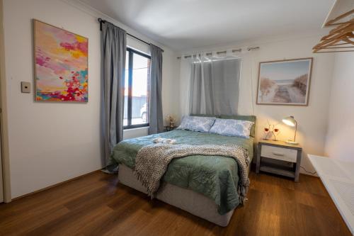 a bedroom with a bed and a window at Spearwood Little Getaway in Spearwood