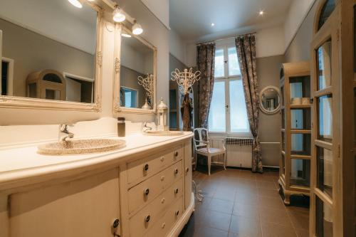 a bathroom with two sinks and a large mirror at Château Josefův Důl in Josefŭv Dŭl