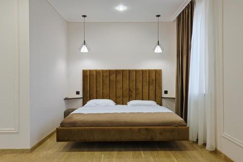 Llit o llits en una habitació de Ani Hotel