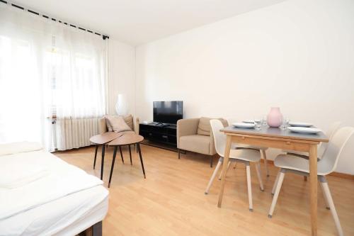 Airy Apartment Near Uetliberg Nature