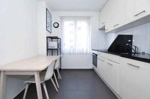 Airy Apartment Near Uetliberg Nature