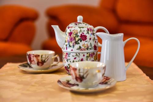 a tea pot and two cups on a table at Apartments Purkovic in Vodice