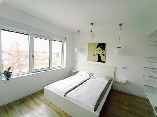 Giường trong phòng chung tại Art Penthouse
