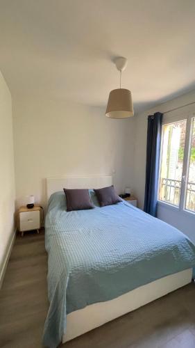 a bedroom with a bed and a large window at Appartement 3P Nice in Nice
