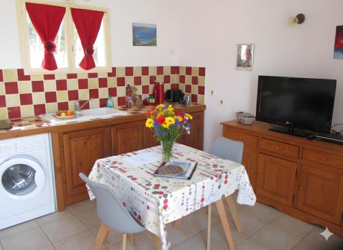 mini villa studio 1 pièce 21 m2 pour 2 personnes piscine partagée climatisation