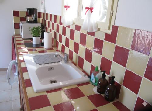 mini villa studio 1 pièce 21 m2 pour 2 personnes piscine partagée climatisation