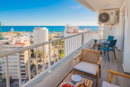 Sea-view apartment with Pool next to marina & beach