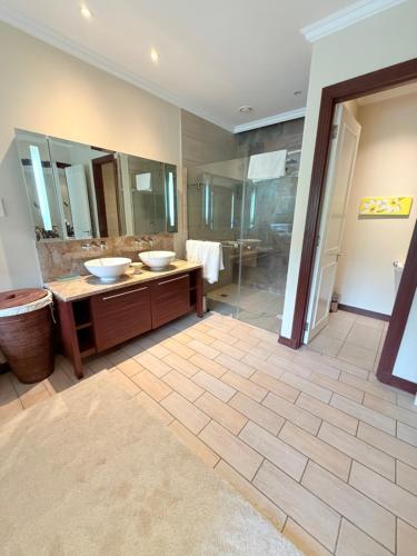 Bilik mandi di Exotic Trove