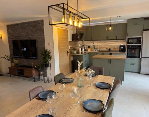 Grande maison 10 pers 4 chambres jardin & parking