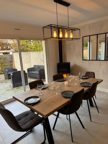 Grande maison 10 pers 4 chambres jardin & parking