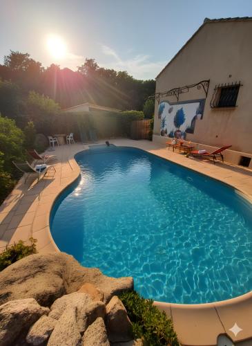 studio 1 pièce 16 m2 climatisé 2 personnes piscine partagée
